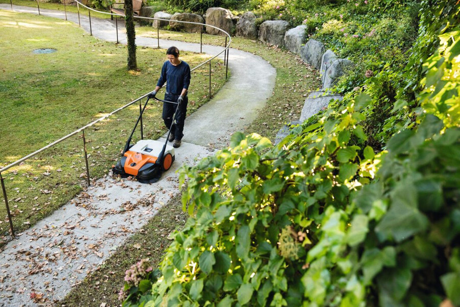 kga 770 cordless sweeping machine